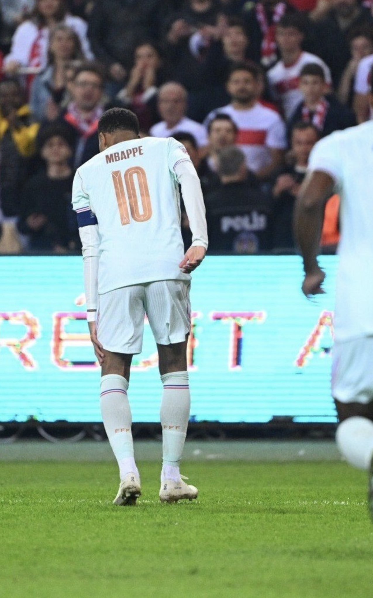 Alerta con Mbappé:  qué tiene y cuánto estará de baja